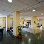 Peaceful & Bright Loft, Heated Pool, Netflix, Free Wifi & Parking, Tennis