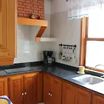 Welcoming Apartment With Mountain View