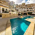 B16 Windsor Park, Exclusive Sea View, Heated Pool