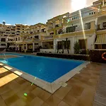 B16 Windsor Park, Exclusive Sea View, Heated Pool