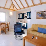 Immaculate 2-Bed Apartment No 3 In Playa Blanca