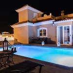 Perfect For Family Holidays With Private Pool, Near Beach And Golf- Villa Ashley