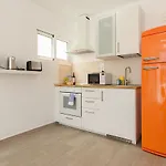 Orange Volcano Apartment, Free Access To The Fariones Sports Center