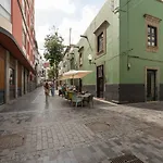 Homeforguest Two-Bedroom Apartment In The Heart Of Triana