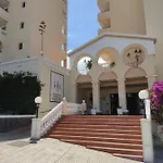 Castle Harbour 425