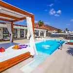 Villa Anyaval