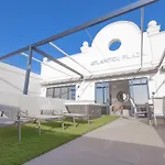 Atlantico Plaza 5A - 1 Bed - 1 Bath