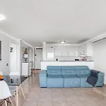 Dream Holidays, Wonderful Ocean View, Fast Wi-Fi