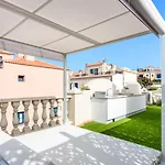 Bel Appartement Avec Grande Terrasse Independante