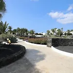 Casa Linda 2 Bed Apartment In Costa Teguise