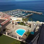 Apt 409 Los Gigantes