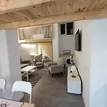 New & Modern Studio Loft 2