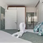 Disfruta De La Brisa Marina Desde La Terraza De Este Atico Con Solarium
