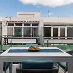 Disfruta De La Brisa Marina Desde La Terraza De Este Atico Con Solarium