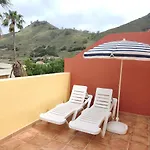Cheerful 3 Bedroom Town House With Garage