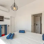 Apart Luxury Apartment In Island Village.