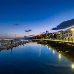 Vista Al Muelle By Hh