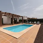 Lightbooking Pueblo Majorero Piscina Climatizada
