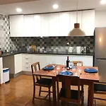 Acogedor Y Luminoso Piso Con Balcon