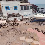 Casa Marinera En La Orilla Del Mar