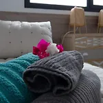 Wind Wave 28B - Heated & Shared Pool