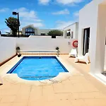 Villa Ora - 2 Bedroom Modern Holiday Villa With Uktv, Wifi, Pool Close To Town