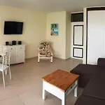 Seaview Apartment Near The Beach