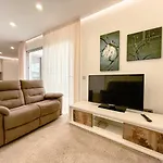 3-Bed Flat , Ocean Garden , Heated Pool & Parking, Pp207