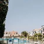 Acogedor Adosado Con Piscina