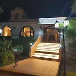 Classic Style Rental With Pools