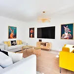 Villa Amigos 200 Mq, With Bar, Hot Pool, Billiard And Bbq