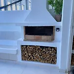 Sea View 2-Bedroom Apartment Colony Club