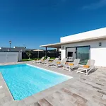 Villa Sibisse By Villa Plus