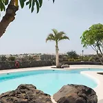Apartamento Om Con Piscina Y Vistas Al Mar