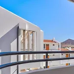 Stylish Flat And Pool With 3 Rooms, Sleeps 6, Los Cristianos