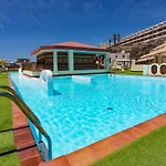 The House Of Nonni Ventura - Beachfront, Ocean View, Wi-Fi, Aircon, Swimming Pool