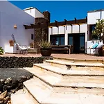 Villa-Mayo - Peaceful Paradise: Lajares Dream Vacation