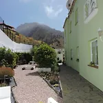 Casas Azano, Junto A La Caldera De Taburiente