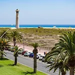 The House Of Nonni Ventura - Beachfront, Ocean View, Wi-Fi, Aircon, Swimming Pool