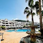 Comfy Home With Large Terrace Five Minutes From Ocean