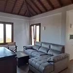 Casa Amagante, En Hoyo De Mazo