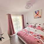 Rhea Calista Apartament