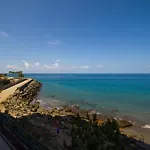 Seaside Apt With Sunset Views And Fast Wifi