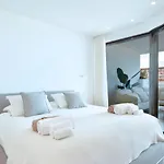 Infinity 0-3 Luxe Partial Sea View 2B