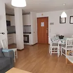 Apartamento Renovado, Frente A La Playa, Con Garaje