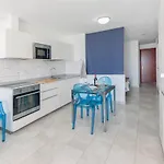 Ocean View Top Floor Wifi Aircon 10