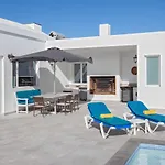 Wonderful Los Mojones Villa Casa Penyas Blancas Modern 6 Bedroom Villa Central Location Lanzarote