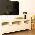 Beautiful One Bedroom Ground Floor Apartment - Veraluna
