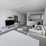 The White Heart House - Attic Sea View