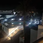 2 Bedroom Top Floor Apartment Close To Beach